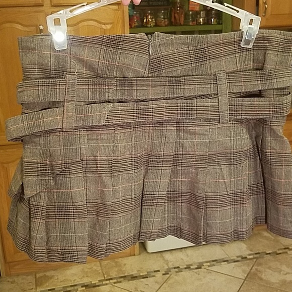 NWOT! Brown plaid mini skirt - Picture 4 of 7